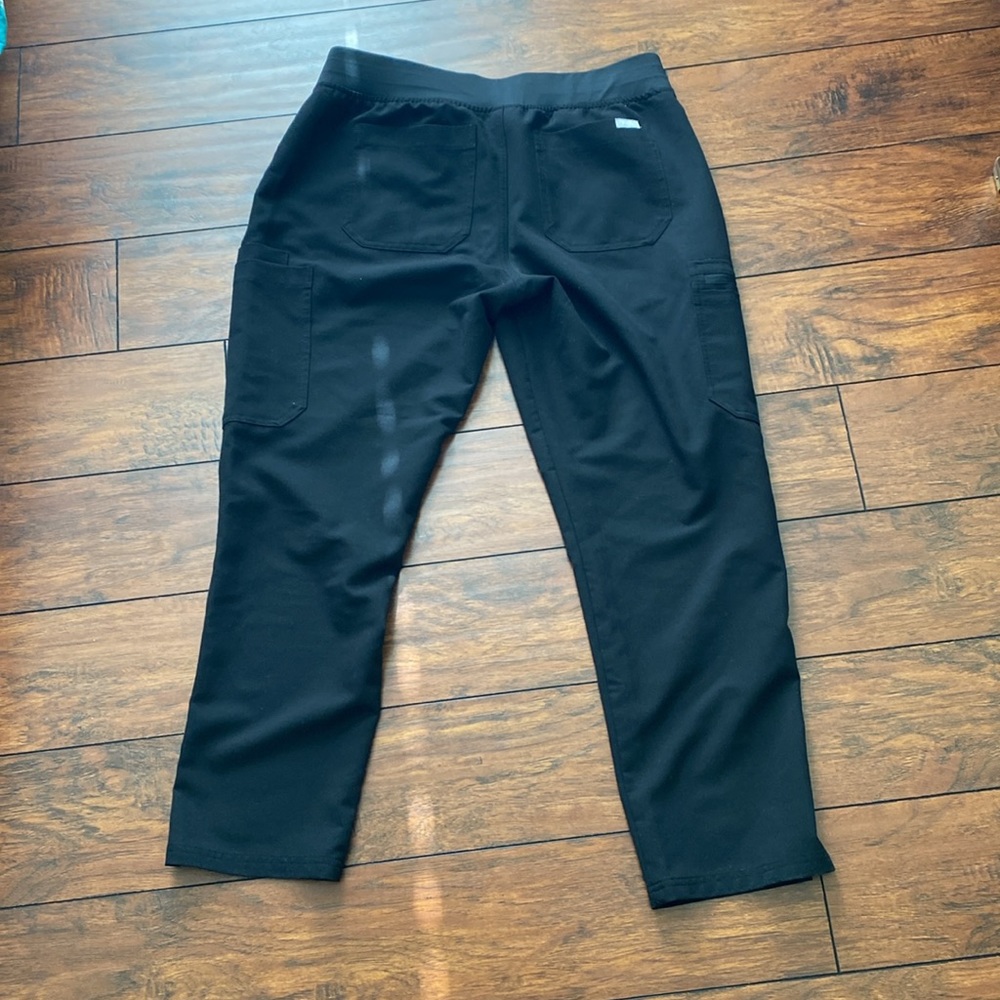 EUC!! Figs Yola Large Petite Skinny Scrub Pants in Black - Picture 4 of 4